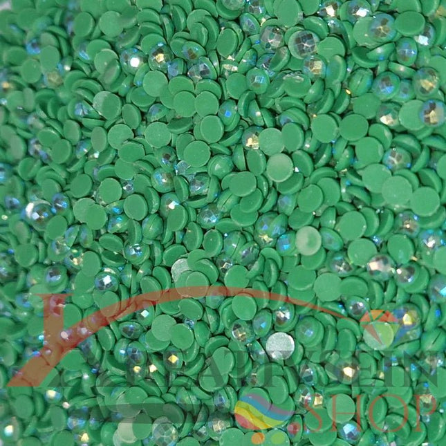 DMC 701 Christmas Green LT - runde Steine - Aurora Borealis (AB) - Diamond Painting