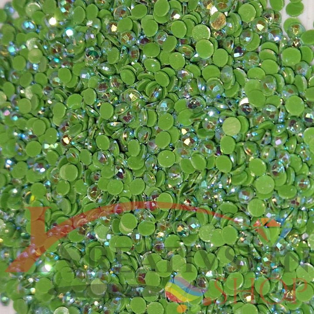 DMC 702 Kelly Green - runde Steine - Aurora Borealis (AB) - Diamond Painting